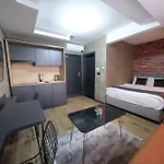 Nomad Hub Hotel *