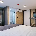 Nomad Hub Hotel