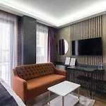 Nomad Hub Hotel *