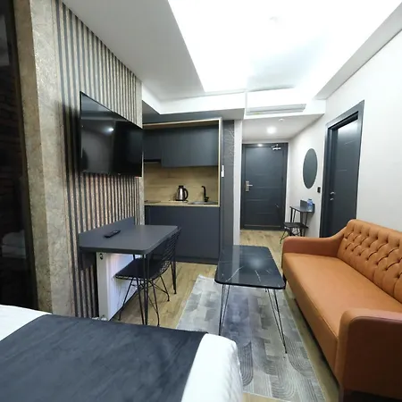 Nomad Hub Istanbul Suit