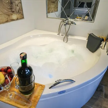 Nomad Hub Appart hôtel *