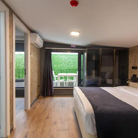 Nomad Hub Hotel *