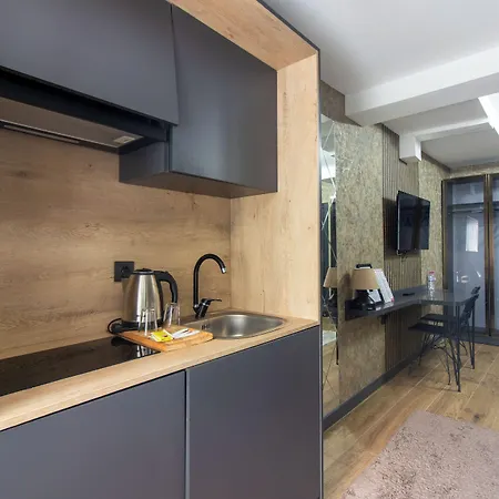 Nomad Hub Aparthotel *