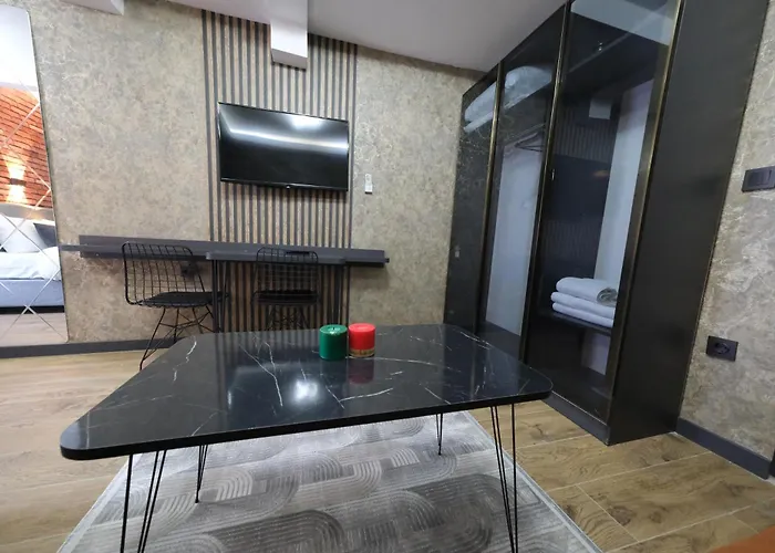 Nomad Hub מלון *