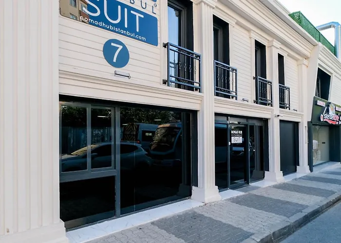 מלון Nomad Hub *