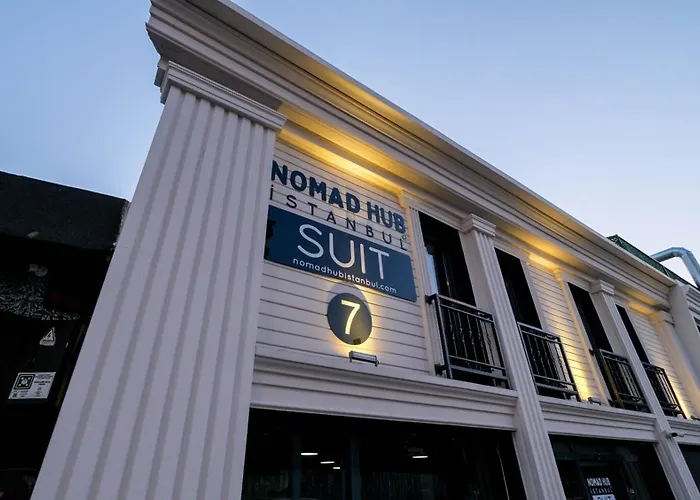 Nomad Hub מלון