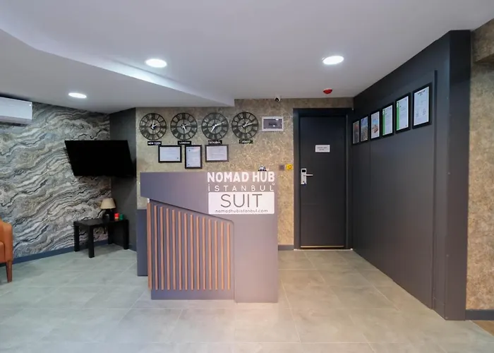 Nomad Hub מלון *