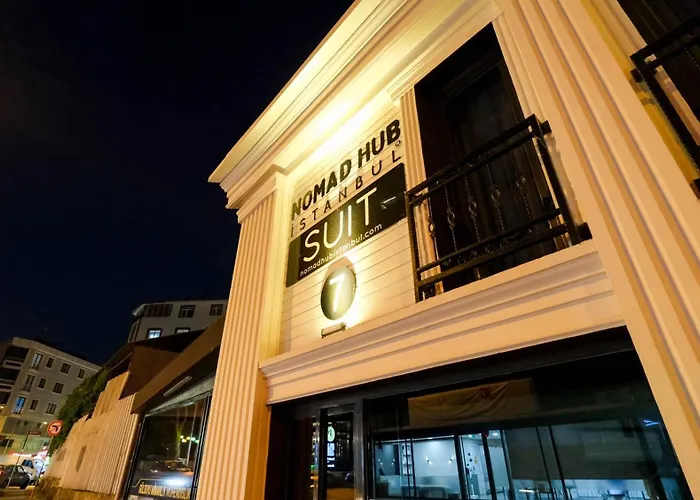 מלון Nomad Hub *