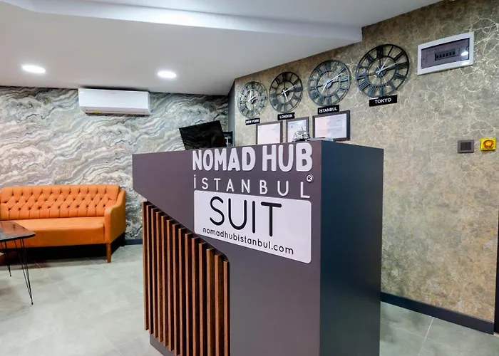 Nomad Hub מלון *