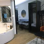 Nomad Hub 호텔 *