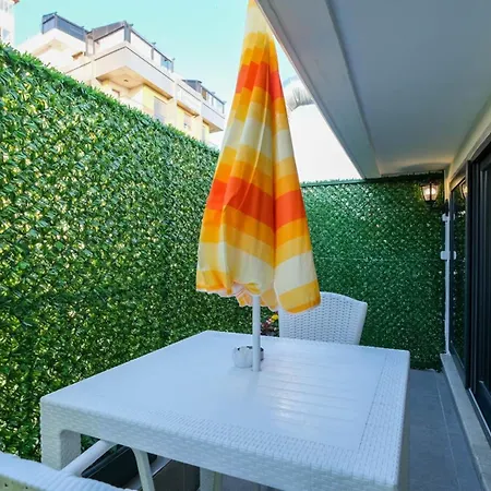 Nomad Hub Hotel *