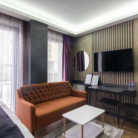 Nomad Hub Hotel *